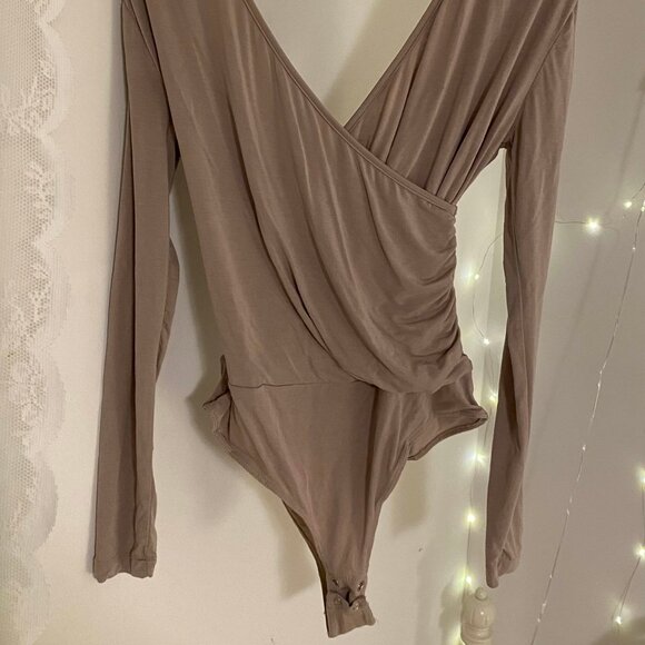 V-NECK BODYSUIT (Never Worn!) - Picture 4 of 4